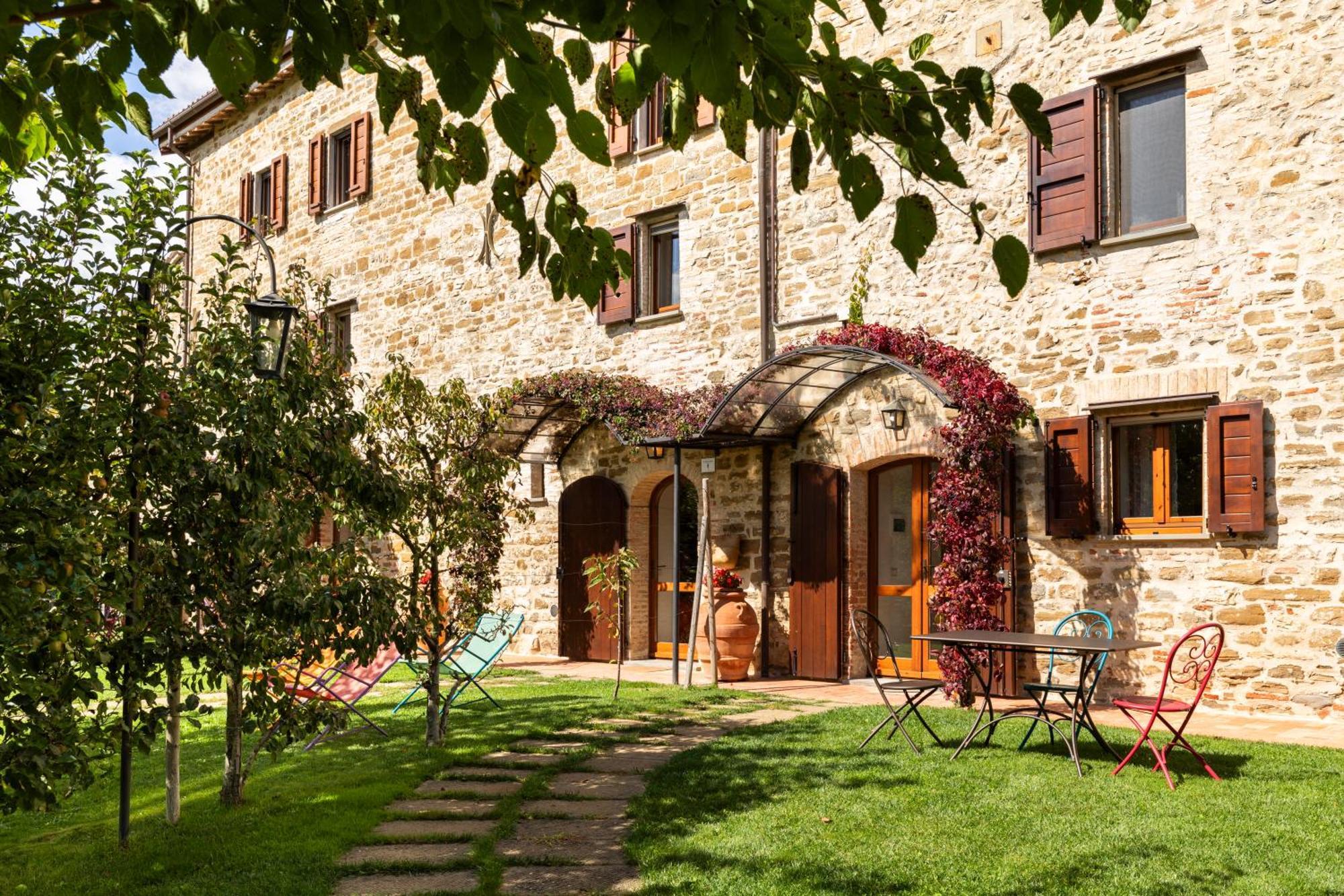 Agriturismo I Gelsi Di Santa Cristina กุบบีโอ ภายนอก รูปภาพ