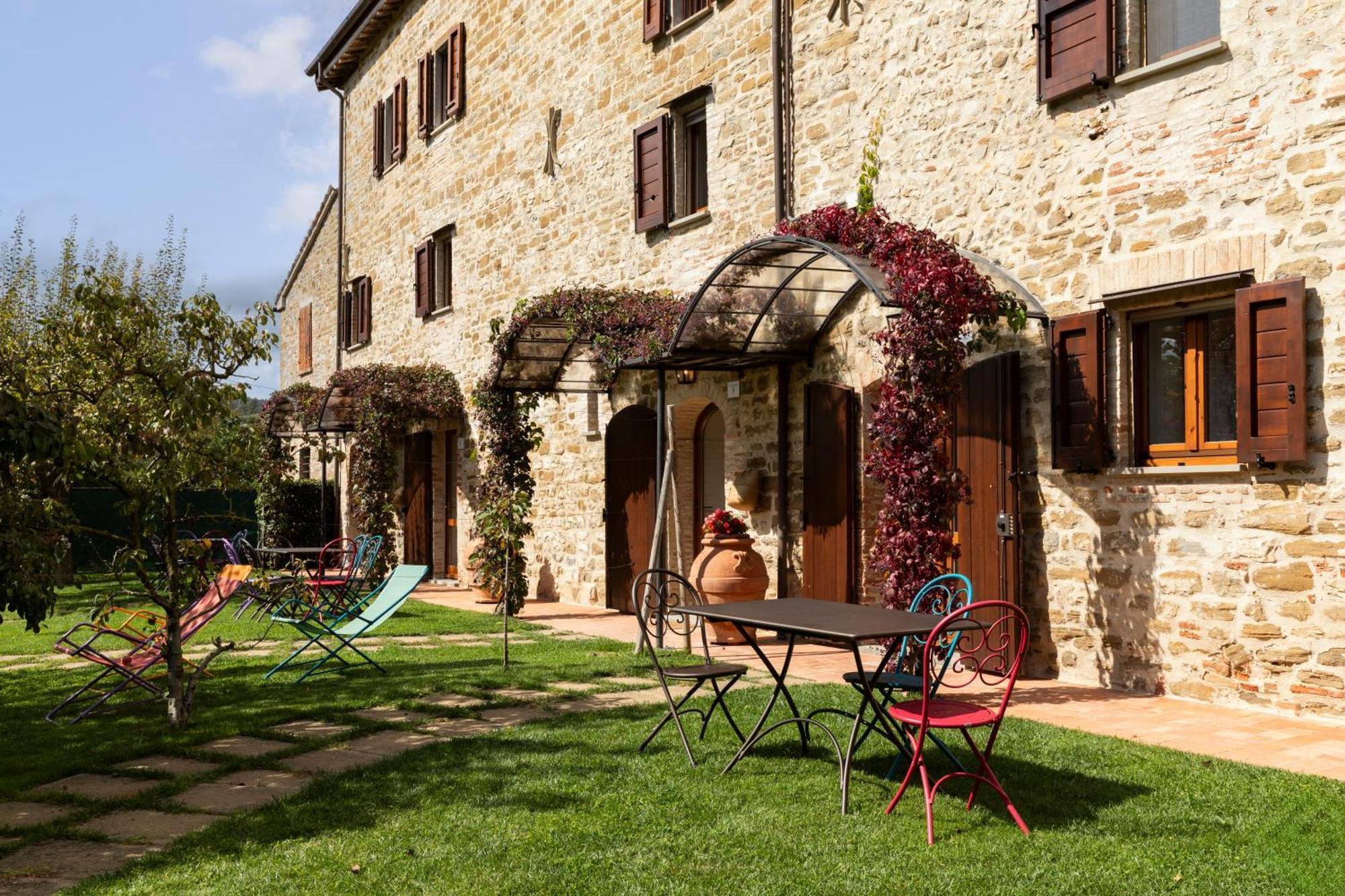 Agriturismo I Gelsi Di Santa Cristina กุบบีโอ ภายนอก รูปภาพ