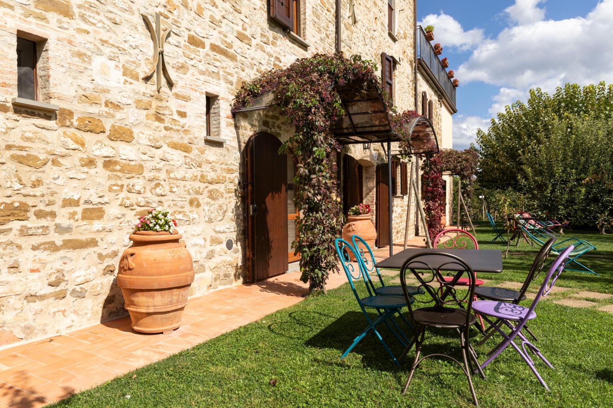 Agriturismo I Gelsi Di Santa Cristina กุบบีโอ ภายนอก รูปภาพ