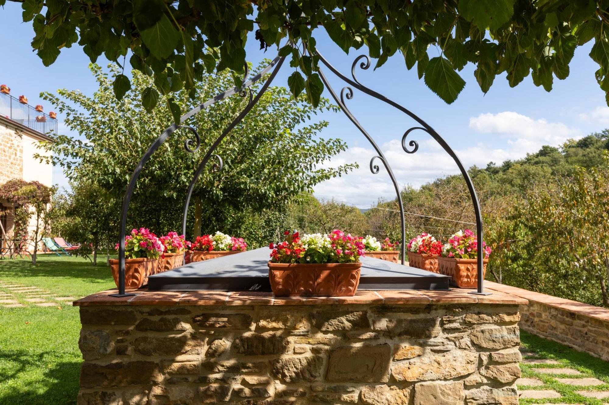 Agriturismo I Gelsi Di Santa Cristina กุบบีโอ ภายนอก รูปภาพ